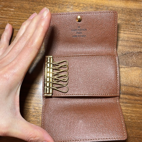 Louis Vuitton 6 Key Holder Monogram
*Authentic* - Picture 3 of 12